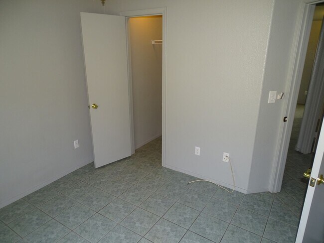 Building Photo - 3 Bedroom Single Story Northwest Vegas Home