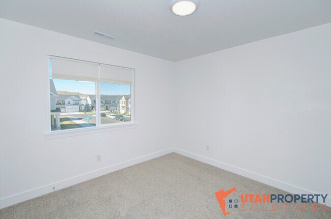 Building Photo - 1316 Dawes Wy