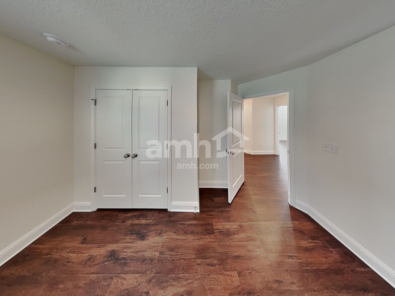 Building Photo - 11656 Hillside Dr