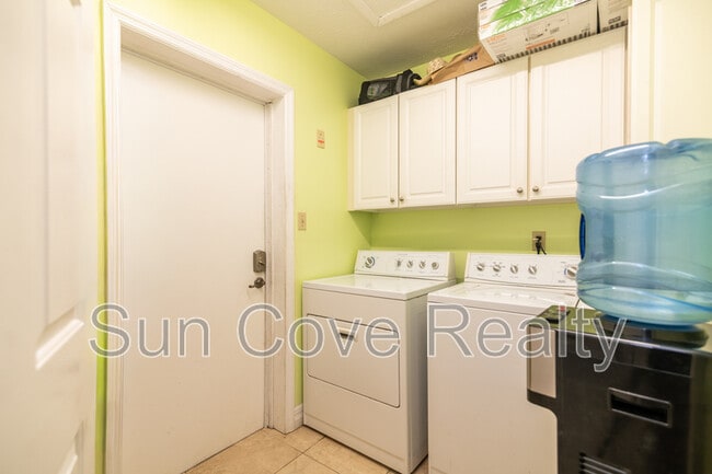 Building Photo - 915 Woodleaf Way