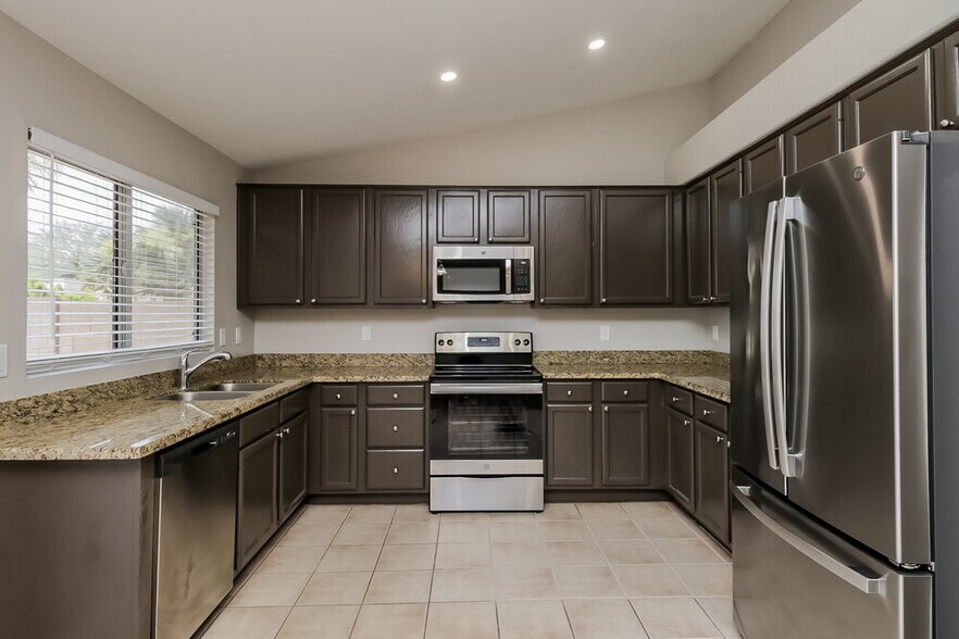 Building Photo - 6351 E Regina St