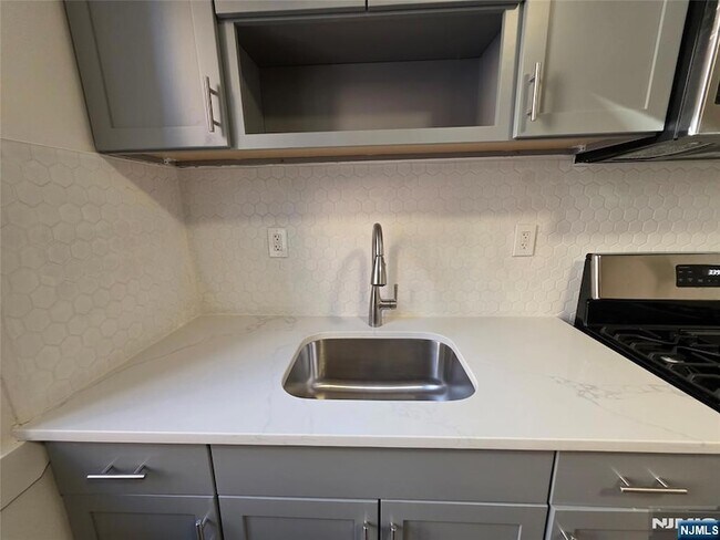 Building Photo - 367 Sanford Ave