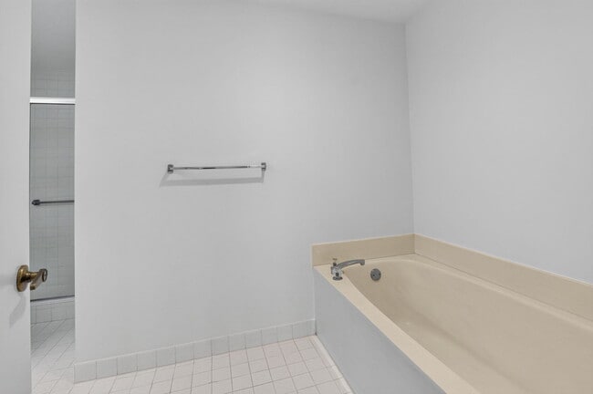 Building Photo - 15415 Summer Lake Dr