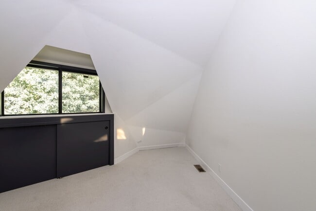 Building Photo - 250 Homestead Trl