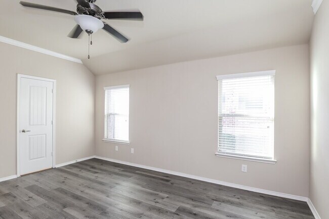 Building Photo - 517 Pawnee St