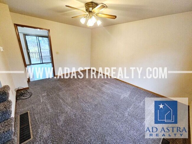 Building Photo - Beautiful Updated Duplex in Grandview-Available in MAY!!