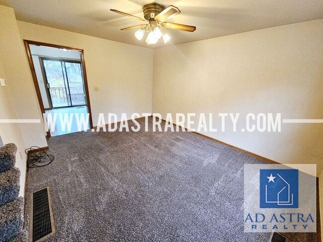 Building Photo - Beautiful Updated Duplex in Grandview-Available NOW!!