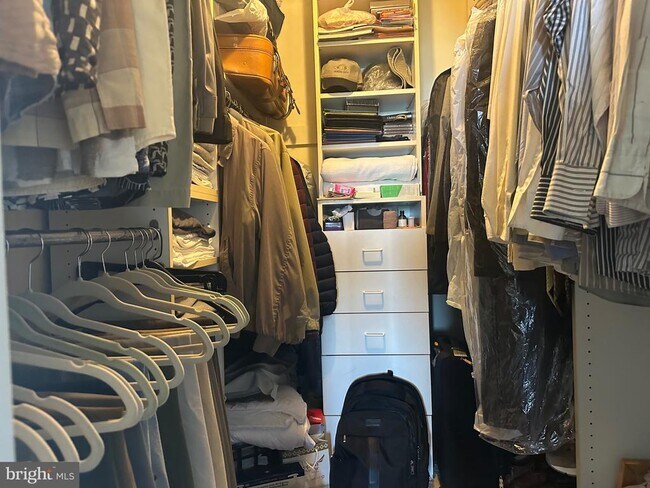 Building Photo - 2500 N Van Dorn St