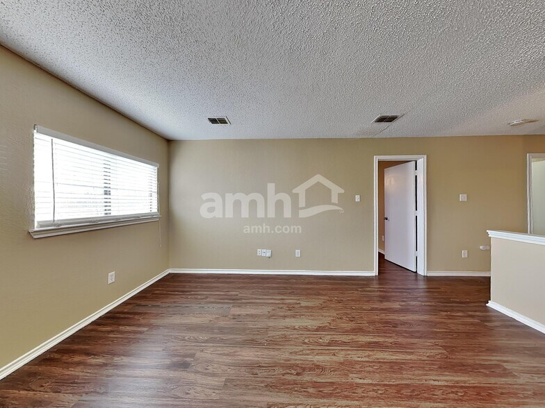 Building Photo - 1312 Greenleaf Ct