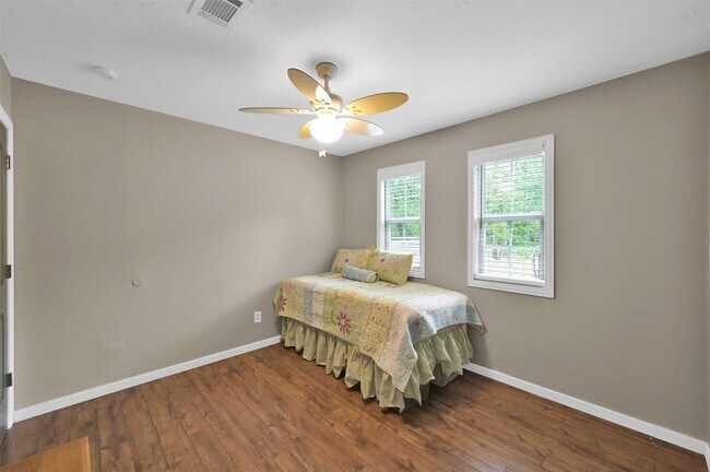 Building Photo - 11111 Meadow Rue St