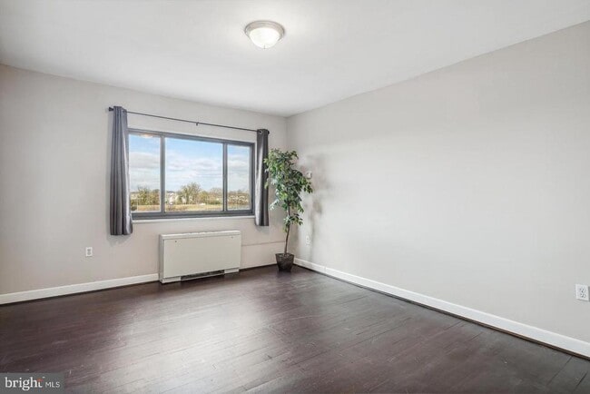 Building Photo - 1300 S Arlington Ridge Rd