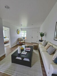 Building Photo - For Rent: Charming 2 Bed / 1 Bath Duplex with Backyard