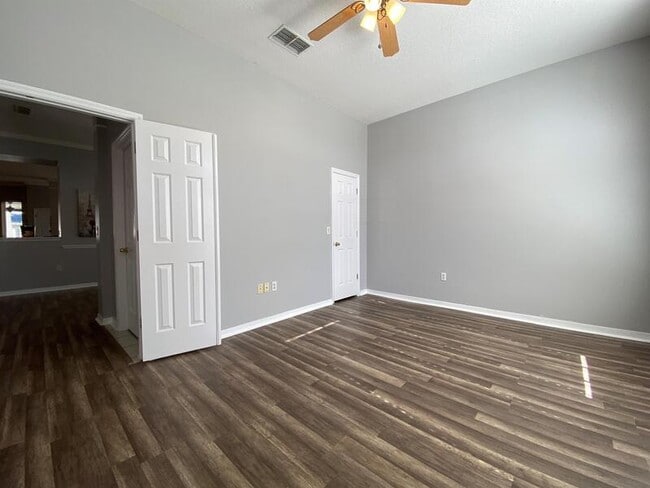 Building Photo - 10885 Piping Rock Cir