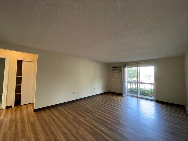 Building Photo - 99 Powers St