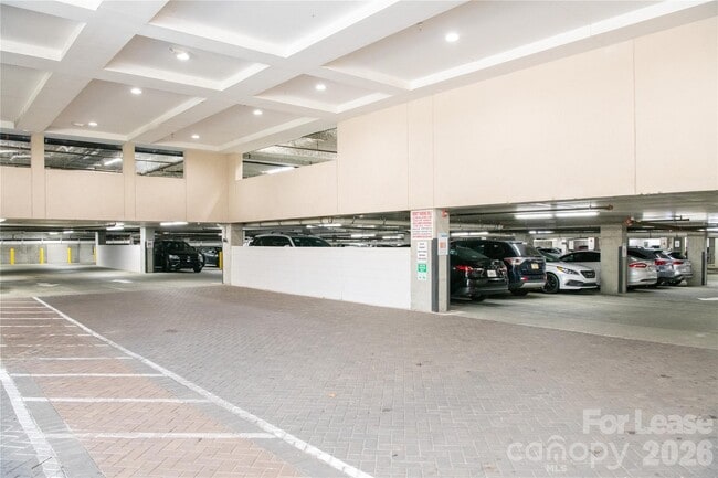 Building Photo - 905 Kenilworth Ave