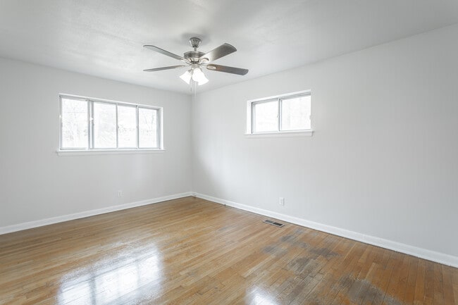 Building Photo - 311 Oakmont Ln