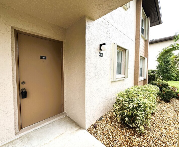 Building Photo - 25100 Sandhill Blvd