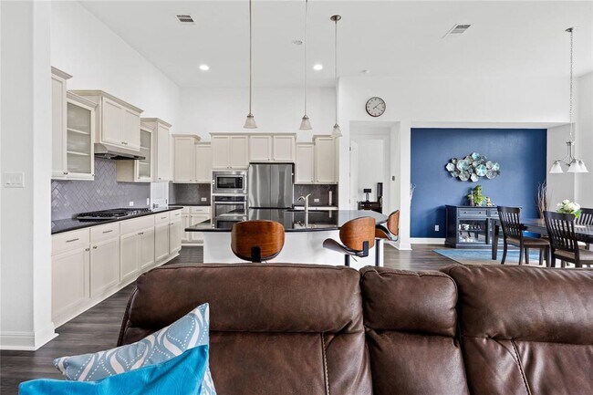 Building Photo - 15513 La Catania Way