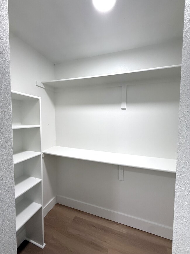 Building Photo - 1120 W Cato Springs Rd