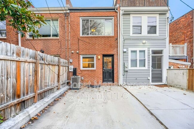 Building Photo - 724 S Hanover St