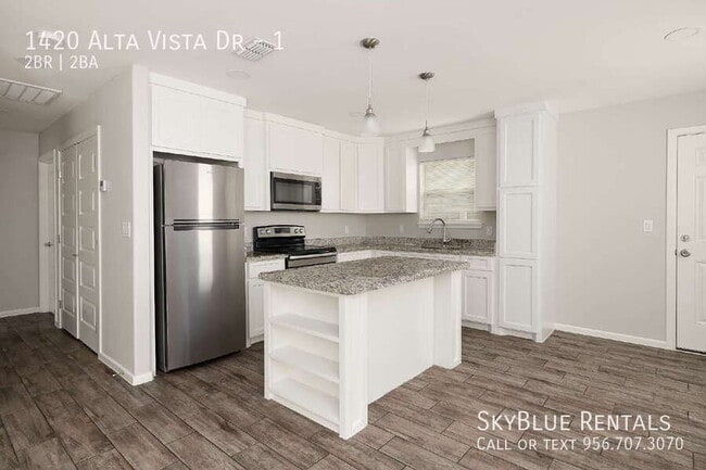 Building Photo - 1420 Alta Vista Dr
