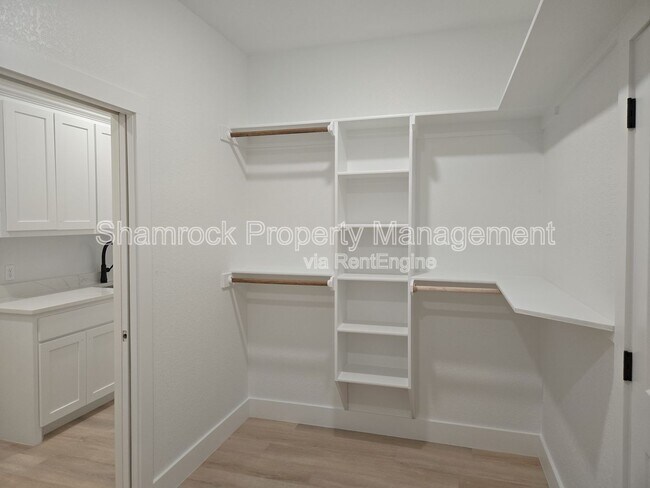 Building Photo - 9904 Ridings Dr