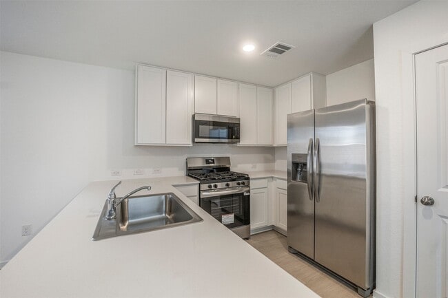 Building Photo - 919 Pertuso Ln