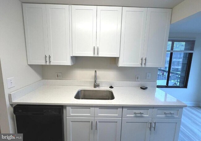 Building Photo - 18001 Chalet Dr