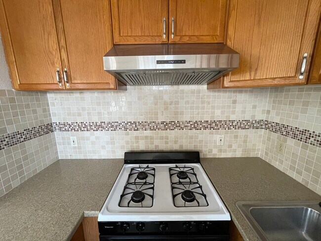 Building Photo - 302 Laurel St