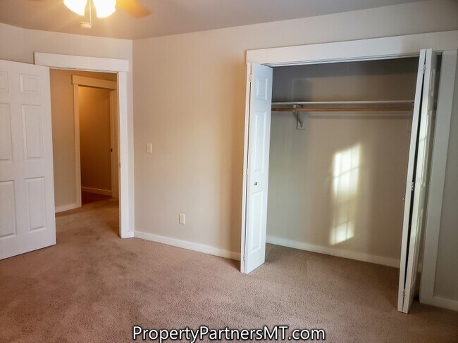Building Photo - 3 Bedroom 2 Bath House - Near Emily Dickinson School