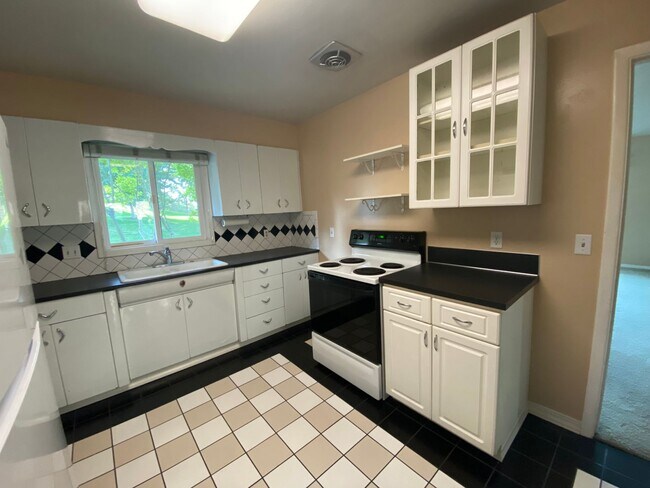 Building Photo - Johnson Duplex Apartments