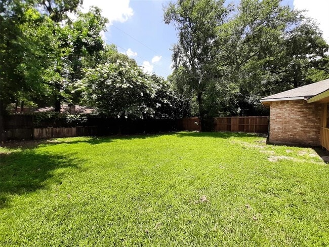 Building Photo - 3511 Dawnwood Dr