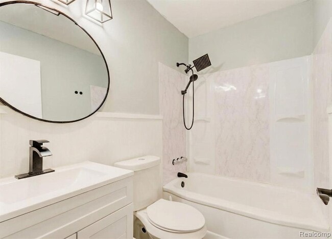 Building Photo - 12851 Saratoga St