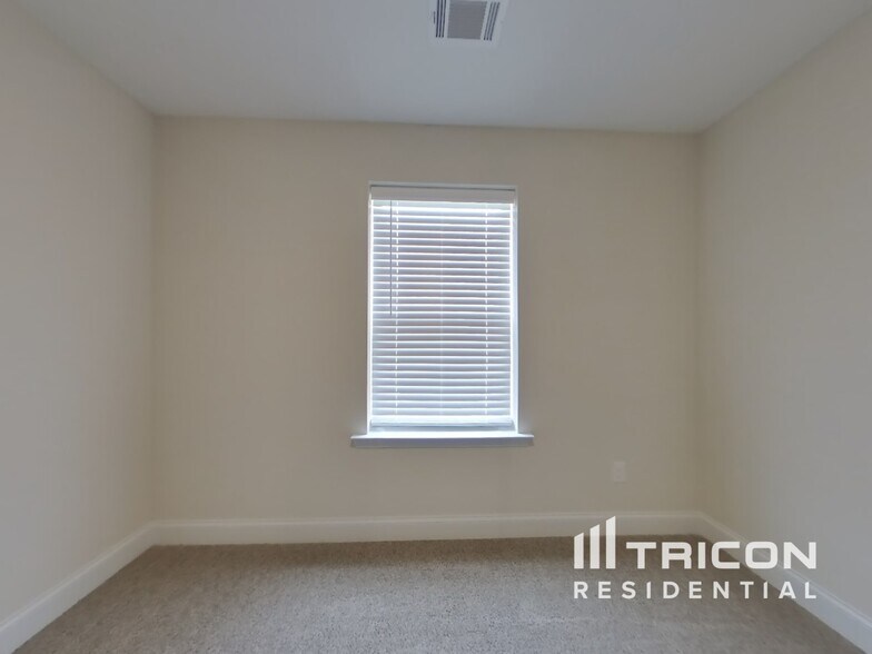 Building Photo - 643 Cantrell Dr