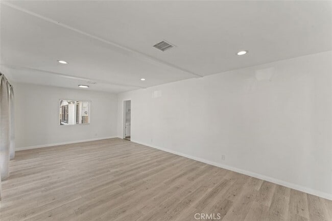 Building Photo - 14722 Strathern St