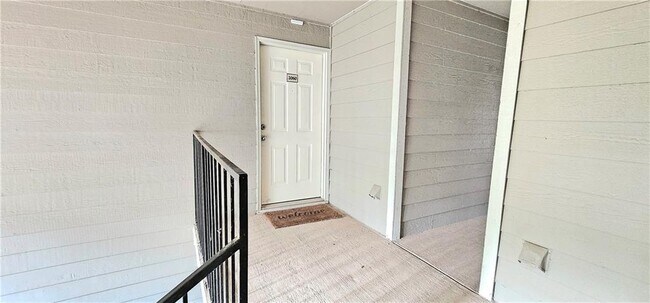 Building Photo - 2060 Chastain Park Ct NE