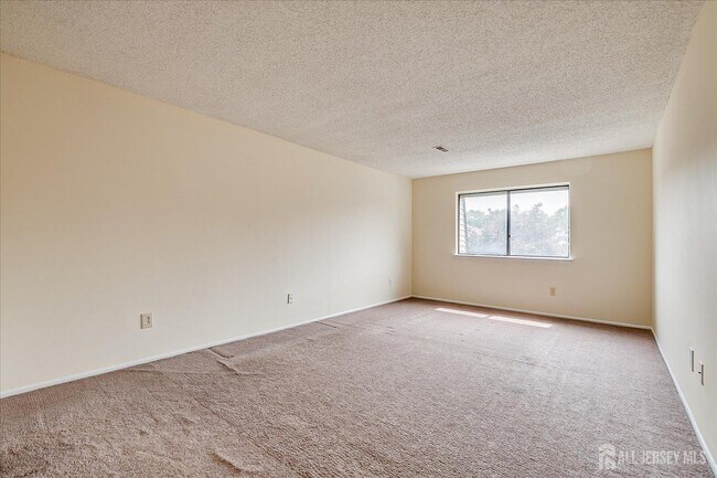 Building Photo - 223 Edison Glen Terrace