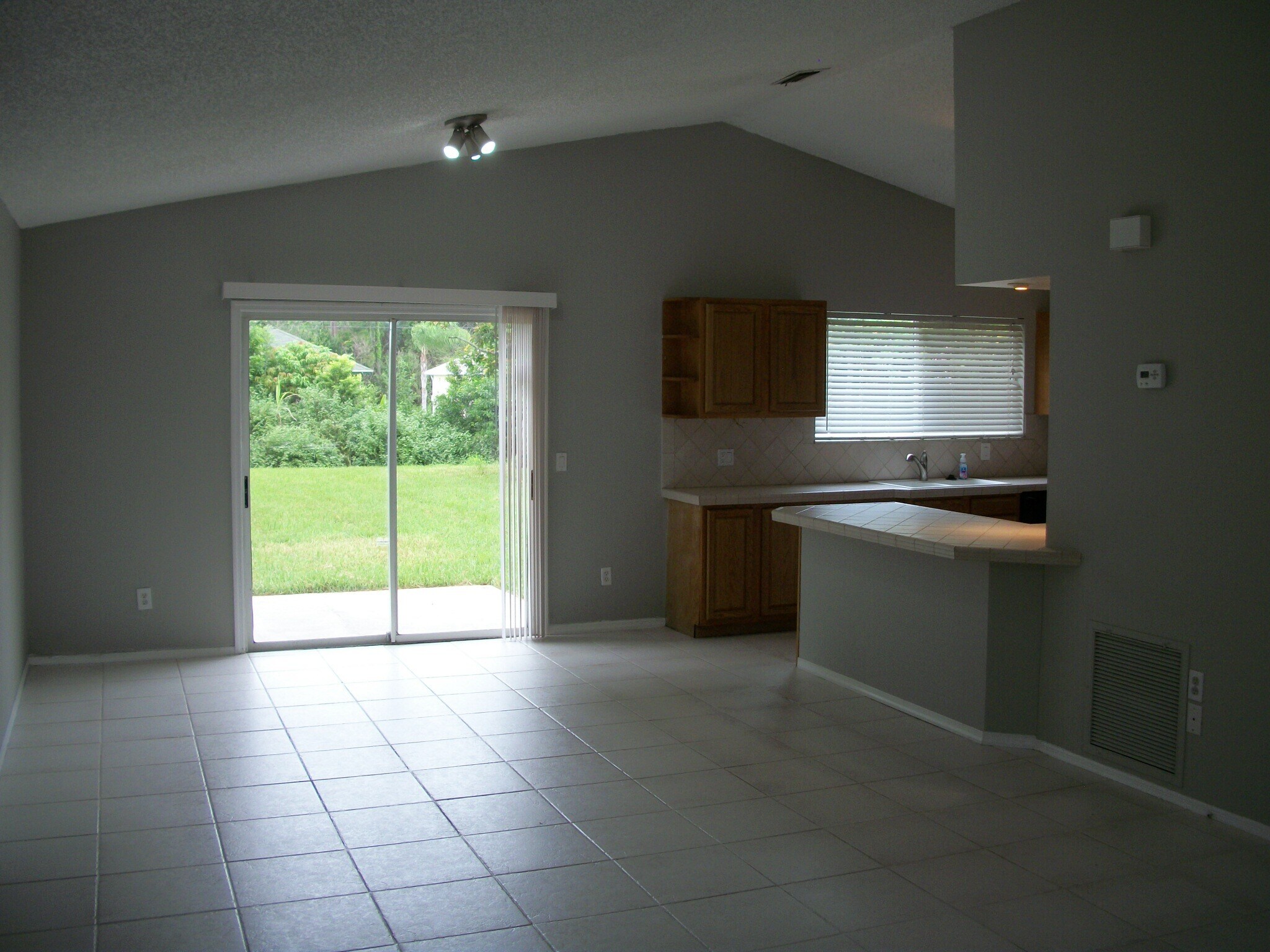 Building Photo - 1626 SW Bascom Ave