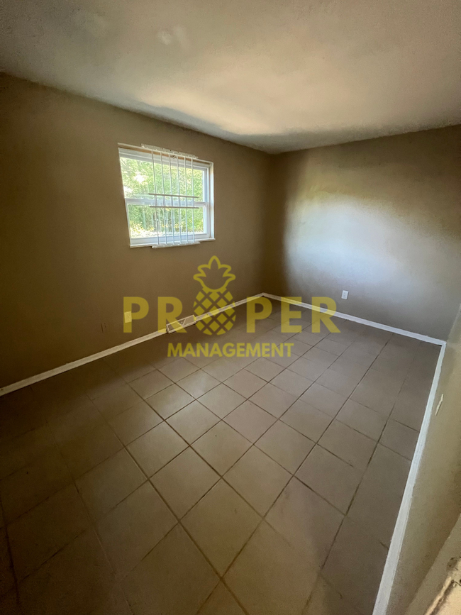 Building Photo - 2 bedrooms 1 bathroom house for rent