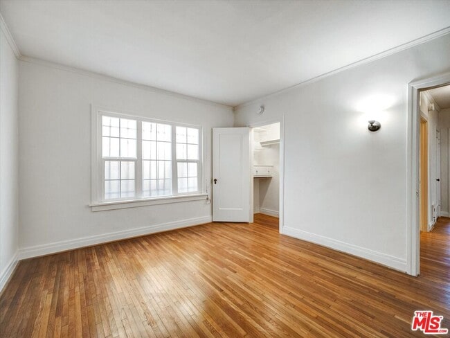 Building Photo - 243 N Berendo St