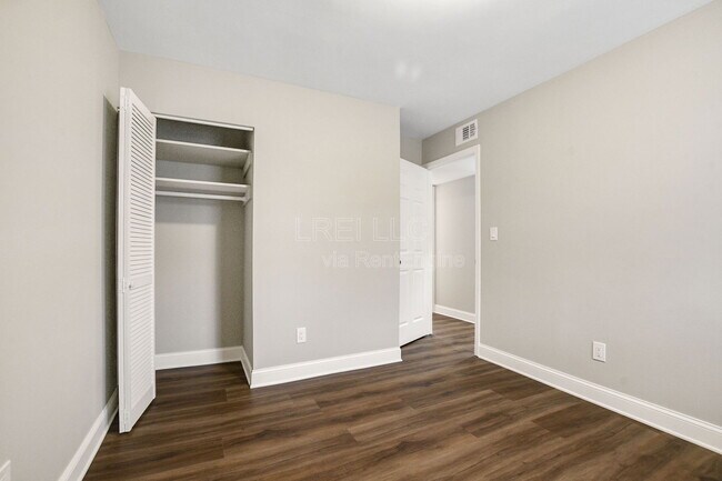 Building Photo - 10501 Millers Ln