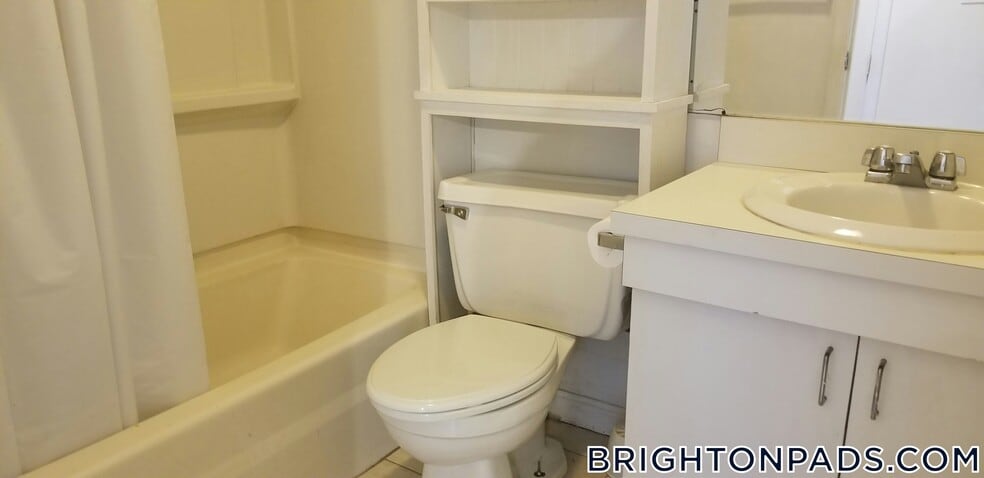 Building Photo - 66 Murdock St