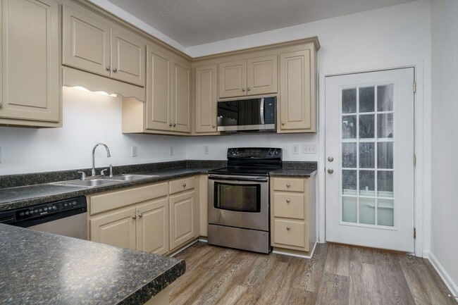 Building Photo - Charming and Newly Renovated 3 Bedroom 2 Bath Home Available Now!