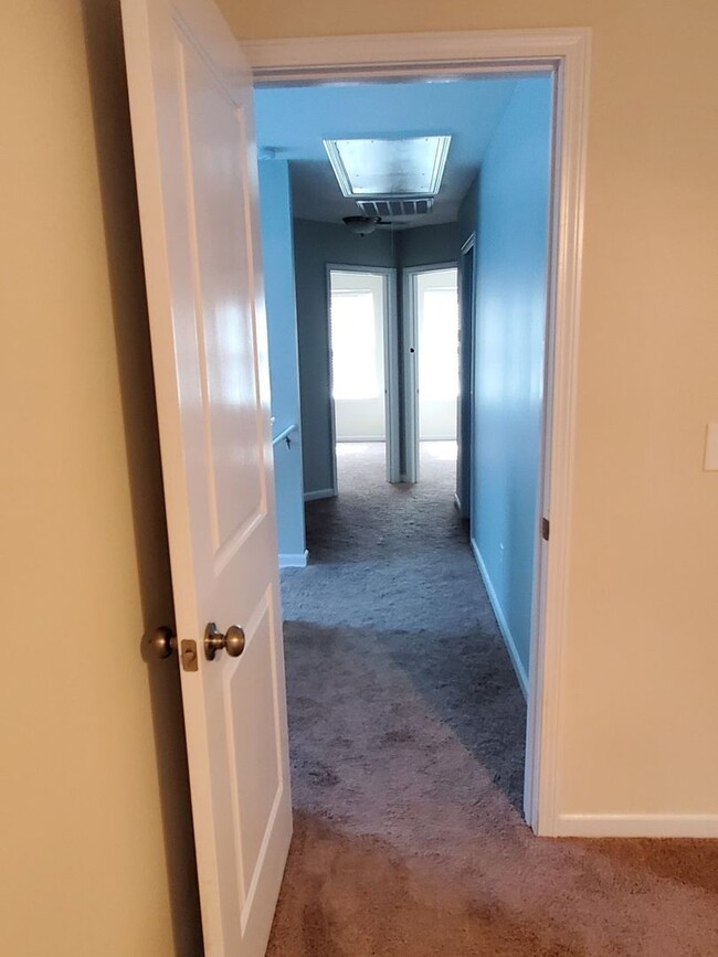 Building Photo - Beautiful 3 Bedroom 2.5 Bath Home Brooklan...
