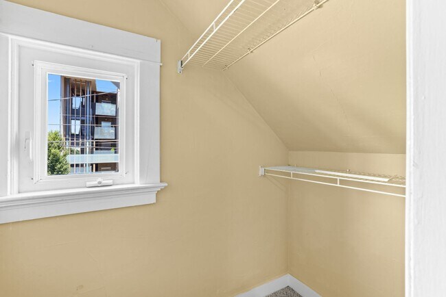 Building Photo - FRANR01