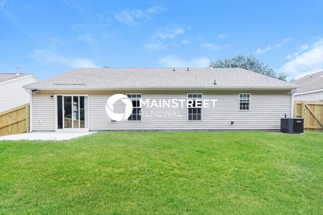 Building Photo - 4 Bedroom Pet-Friendly Home in CHARLOTTE, NC with Main Street Renewal