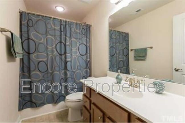 Building Photo - 2057 Aventon Ln