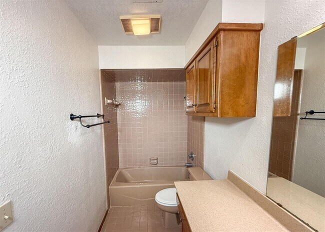 Building Photo - 7019 N Spinnaker Ln