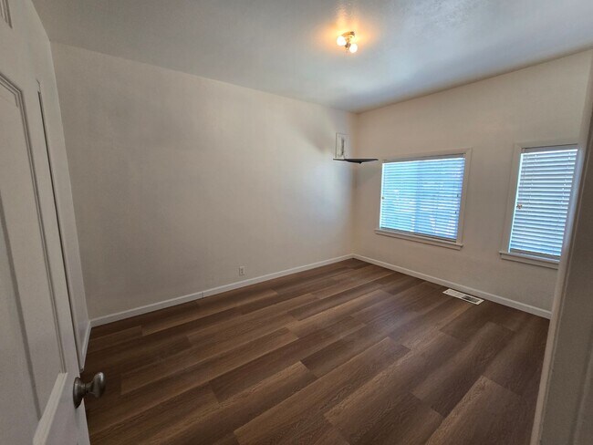 Building Photo - HOME FOR RENT