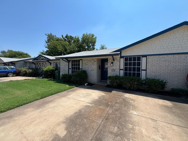 Building Photo - Arlington Texas Duplex For Rent